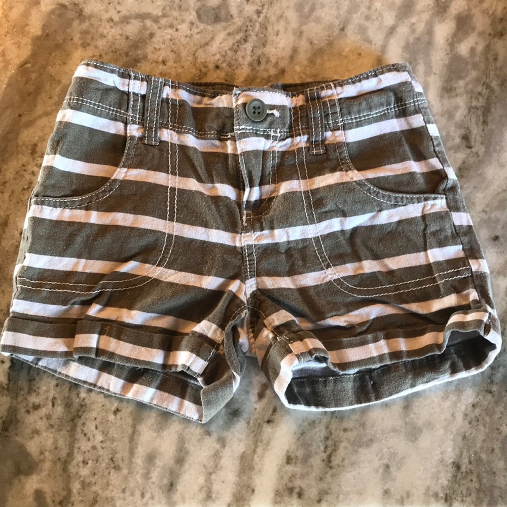 Adorable green striped linen shorts!